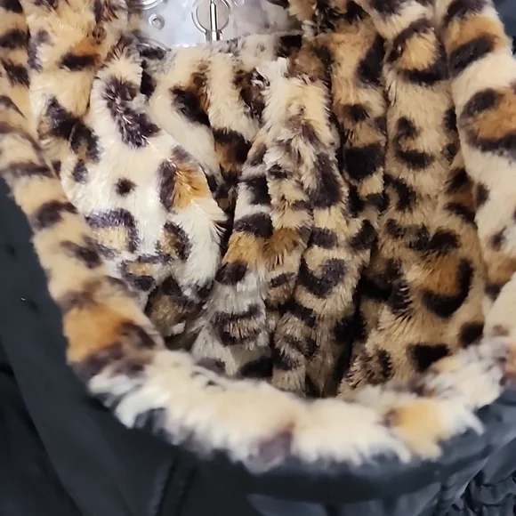 DKNY GIRLS BLACK WINTER JACKET, SIZE 5/6 DOUBLE SIDE, PRE-OWNED, ZIPPER, POCKETS - Picture 5 of 14